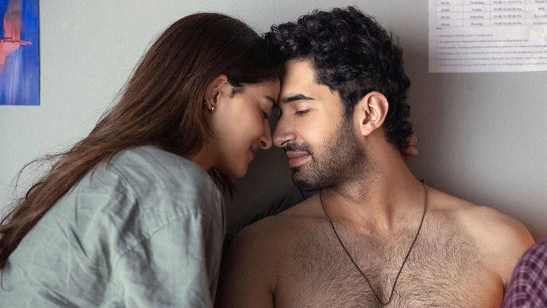 Chand Mera Dil - Ananya Panday's Restraint Works Against Romantic Convention
